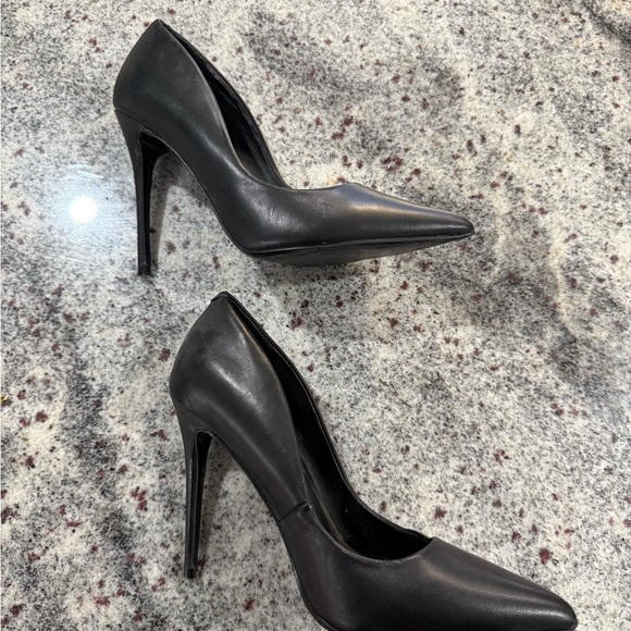 Steve Madden Black Pointed Toe Leather Pumps - Picture 4 of 7
